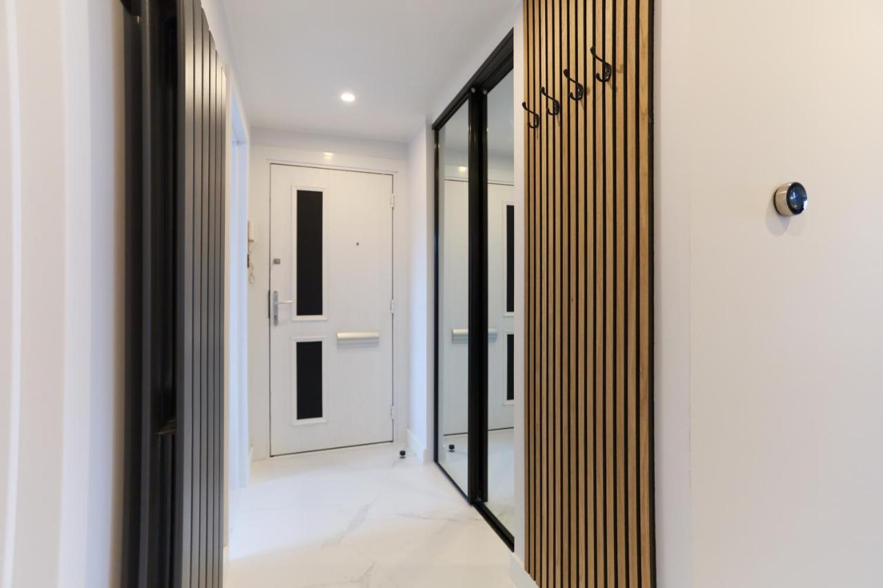 Luxurious City Centre Apartment Перт Екстер'єр фото
